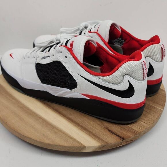 Athletic_Shoes